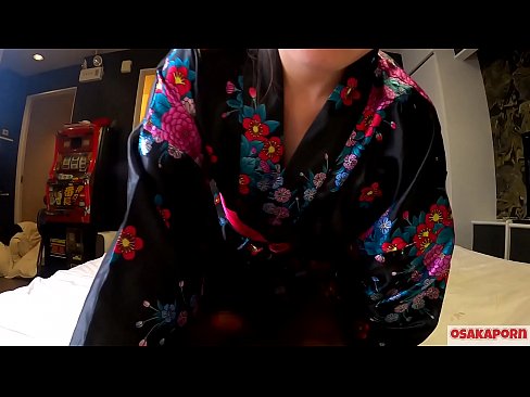 ❤️ Vajza e re cosplay pëlqen seksin deri në orgazmë me një shiringë në një kalorës dhe një blowjob. Vajzë aziatike me pidhi leshtore dhe cica të bukura me kostum tradicional japonez në video amatore që tregon masturbim me lodra qij. Sakura 3 OSAKAPORN. ❤ Video porno tek ne ❌️