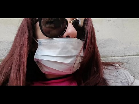 ❤️ Nicoletta hakmerret me fqinjin e saj dhe urinon në garazhin e tij (Karantina speciale italiane Covid19) ❤ Video porno tek ne ❌️