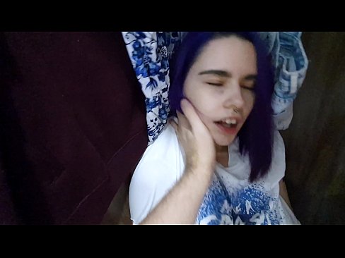 ❤️ Gjeta motrën time në dollap dhe e ndihmova të përfundonte ❤ Video porno tek ne ❌️